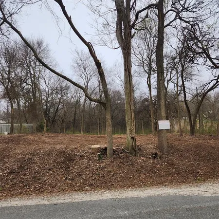 a backyard of apartments with lots of trees