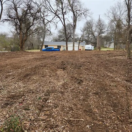 a view of empty yard with tree s