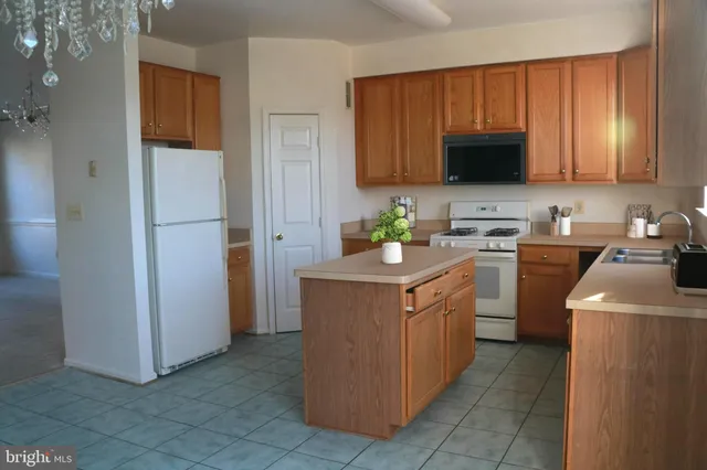 $3,200 | 22909 Benson Terrace, Sterling, VA 20166