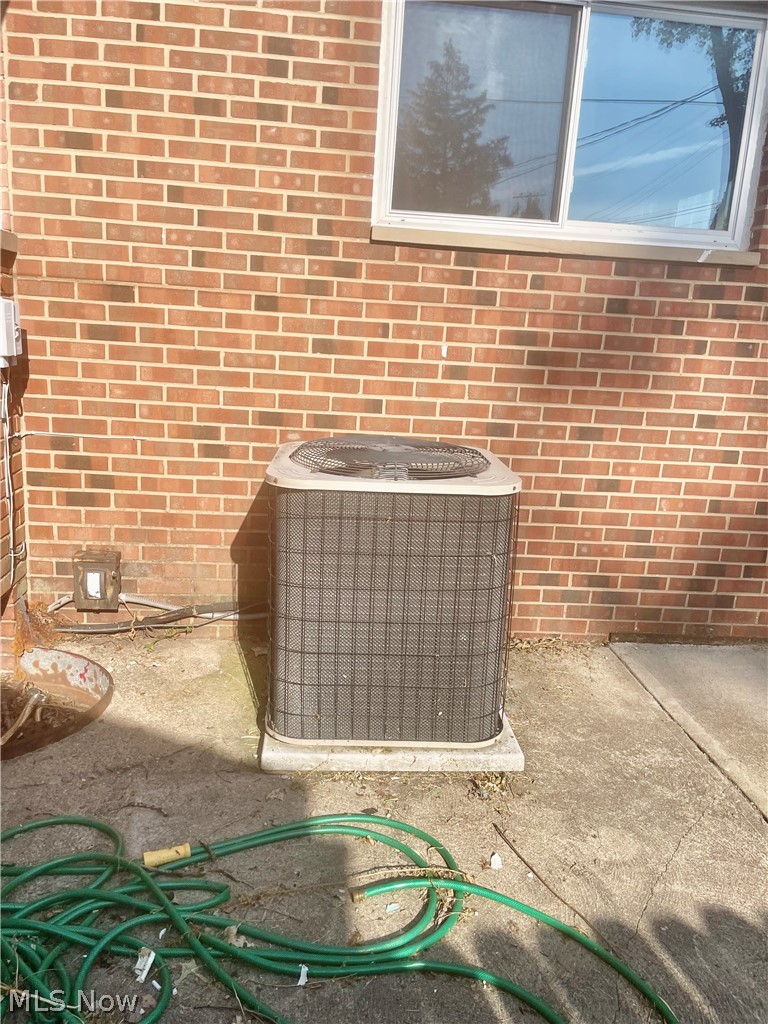 4038 Bayard Road Cleveland, OH 44121 - Photo 5 of 19