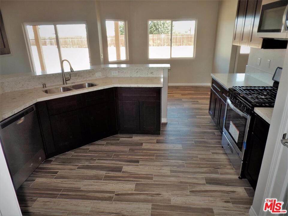 11109 Neola Road Apple Valley, CA 92308 - Photo 3 of 17 Gallery Image 3