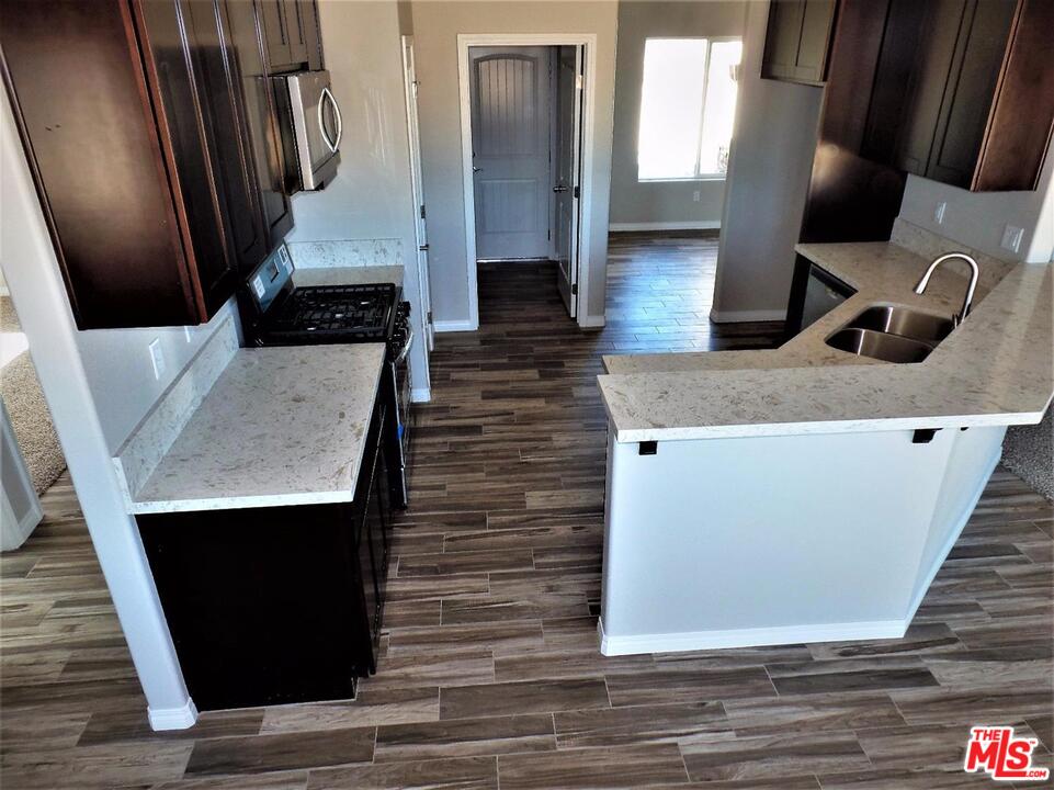 11109 Neola Road Apple Valley, CA 92308 - Photo 5 of 17 Gallery Image 5