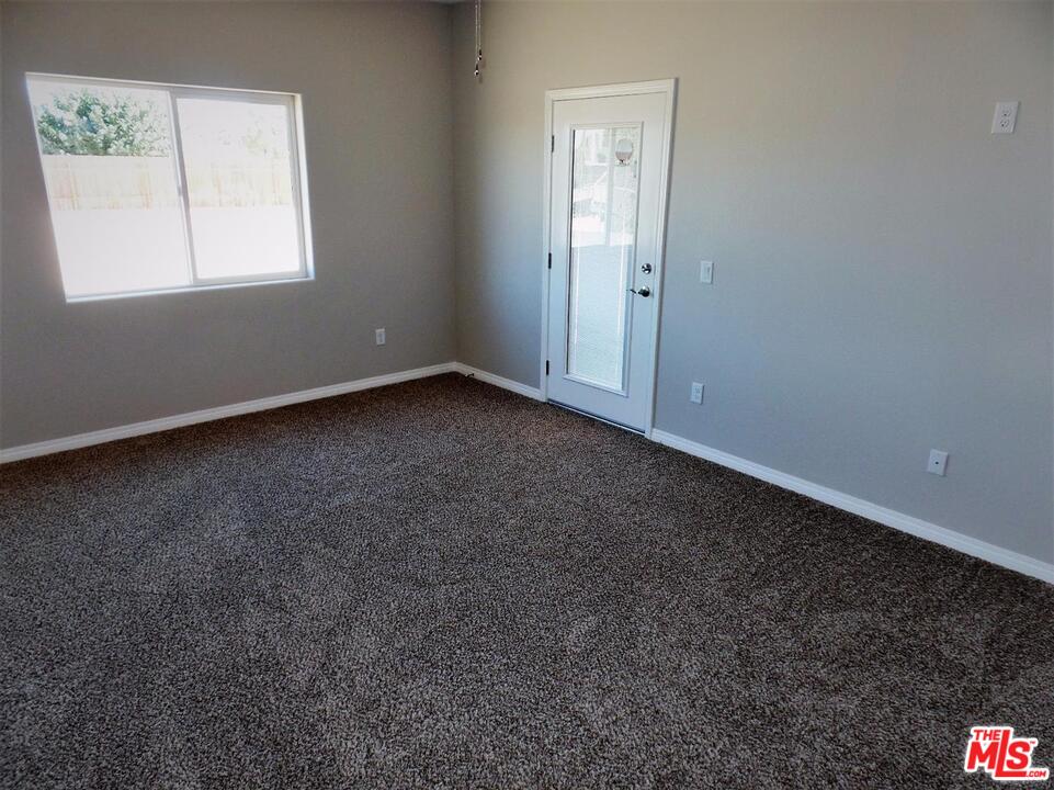 11109 Neola Road Apple Valley, CA 92308 - Photo 9 of 17 Gallery Image 9
