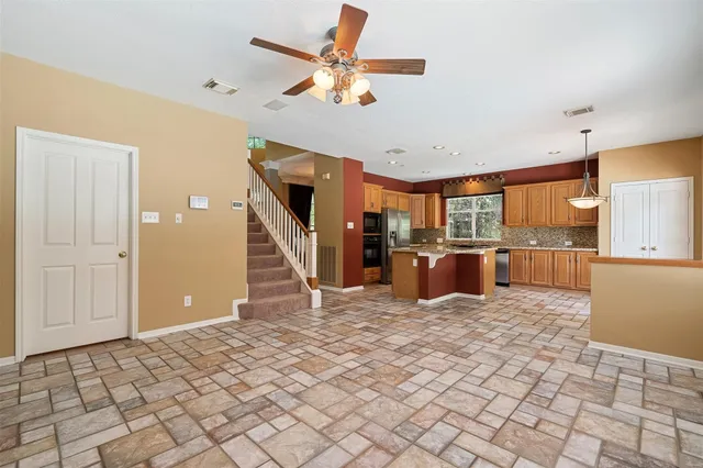a view of a livingroom with furniture and a ceiling fan
