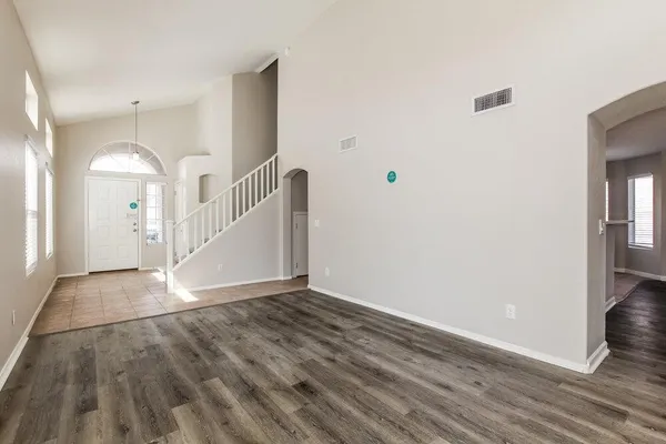 $2,805 | 4039 West Salter Drive, Glendale, AZ 85308
