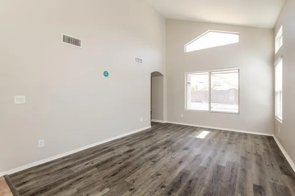 $2,805 | 4039 West Salter Drive, Glendale, AZ 85308