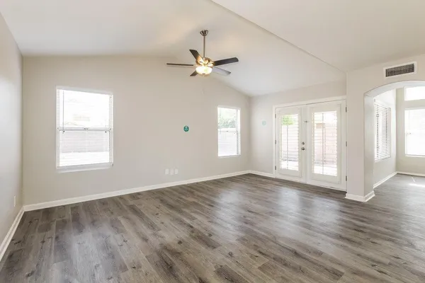 $2,805 | 4039 West Salter Drive, Glendale, AZ 85308