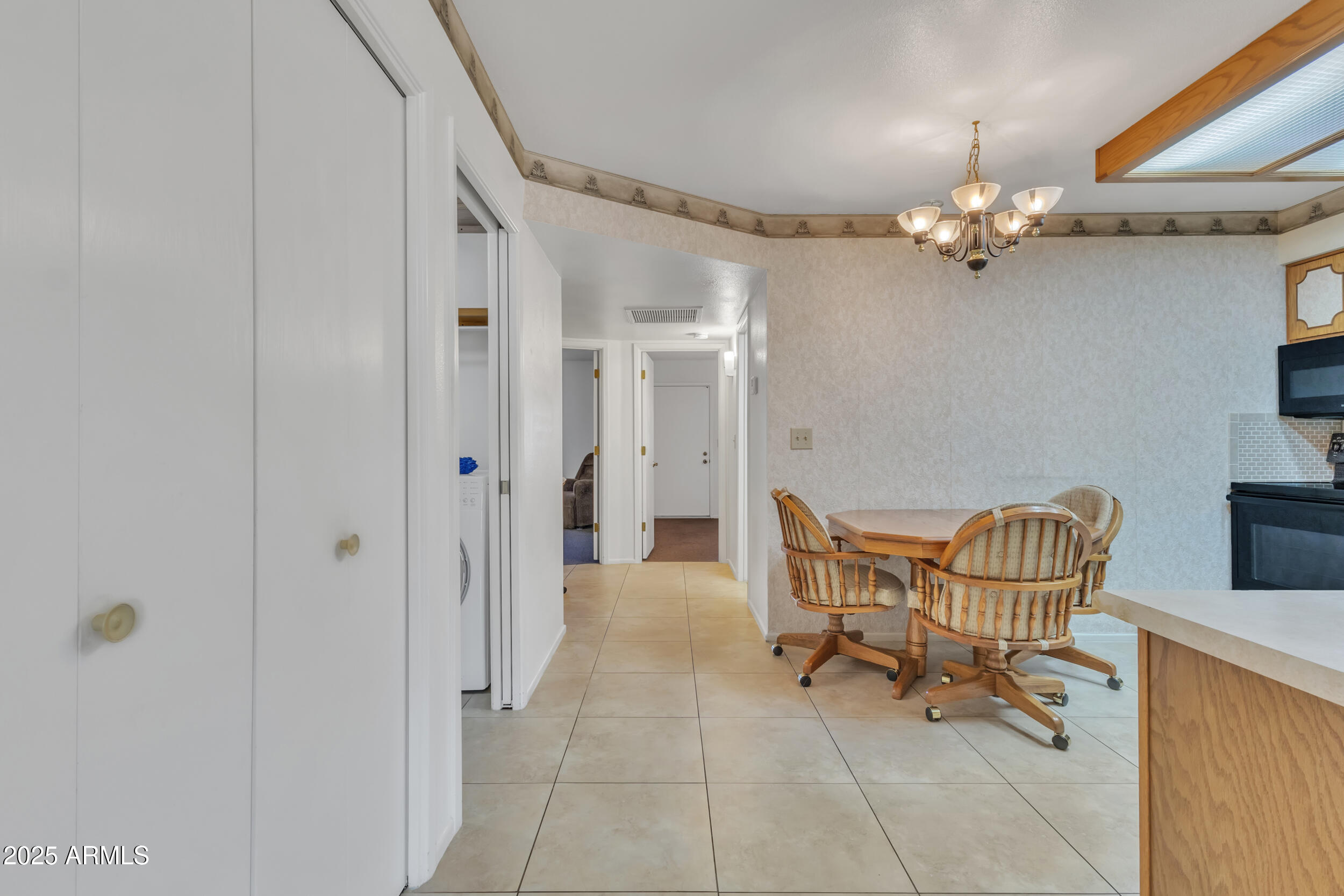 520 South Greenfield Road, Unit 13 Mesa, AZ 85206 - Photo 11 of 44 a view of a livingroom with chairs