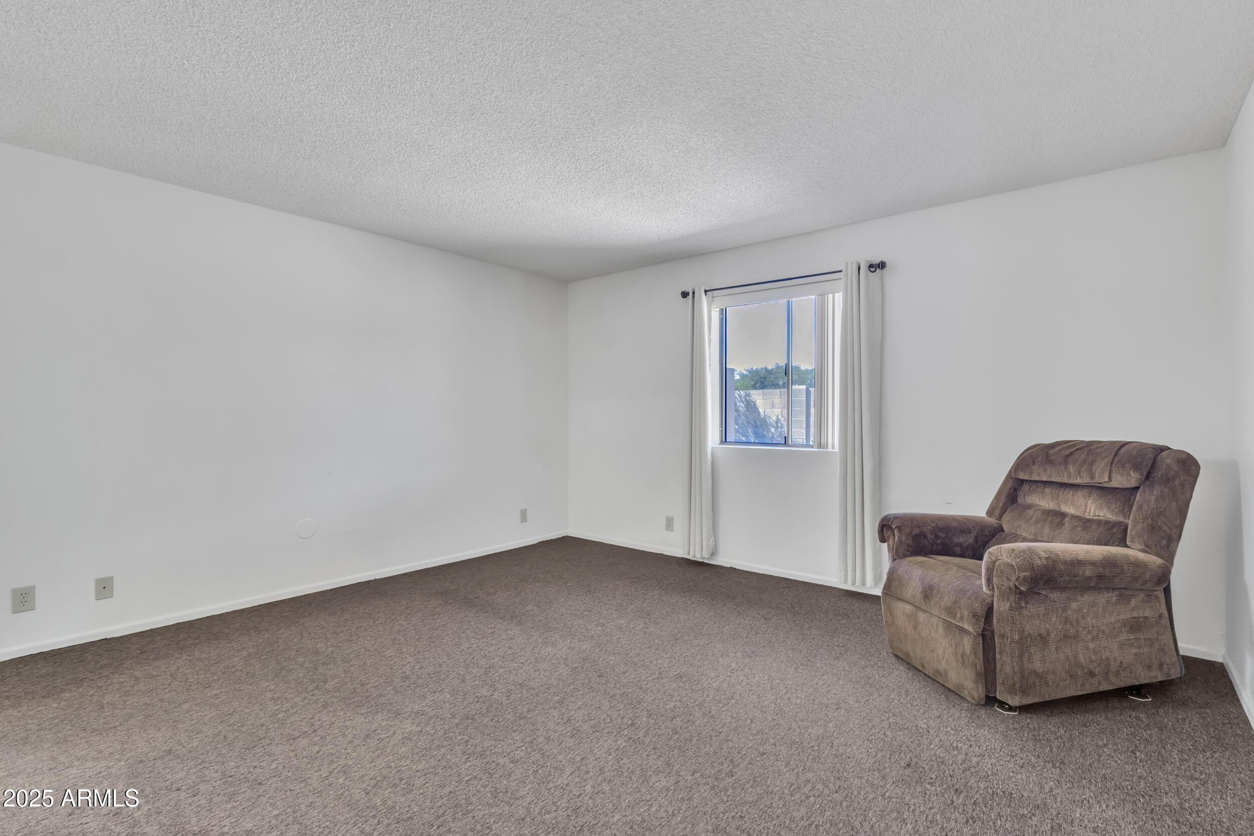 520 South Greenfield Road, Unit 13 Mesa, AZ 85206 - Photo 17 of 44 a living room with furniture and a window