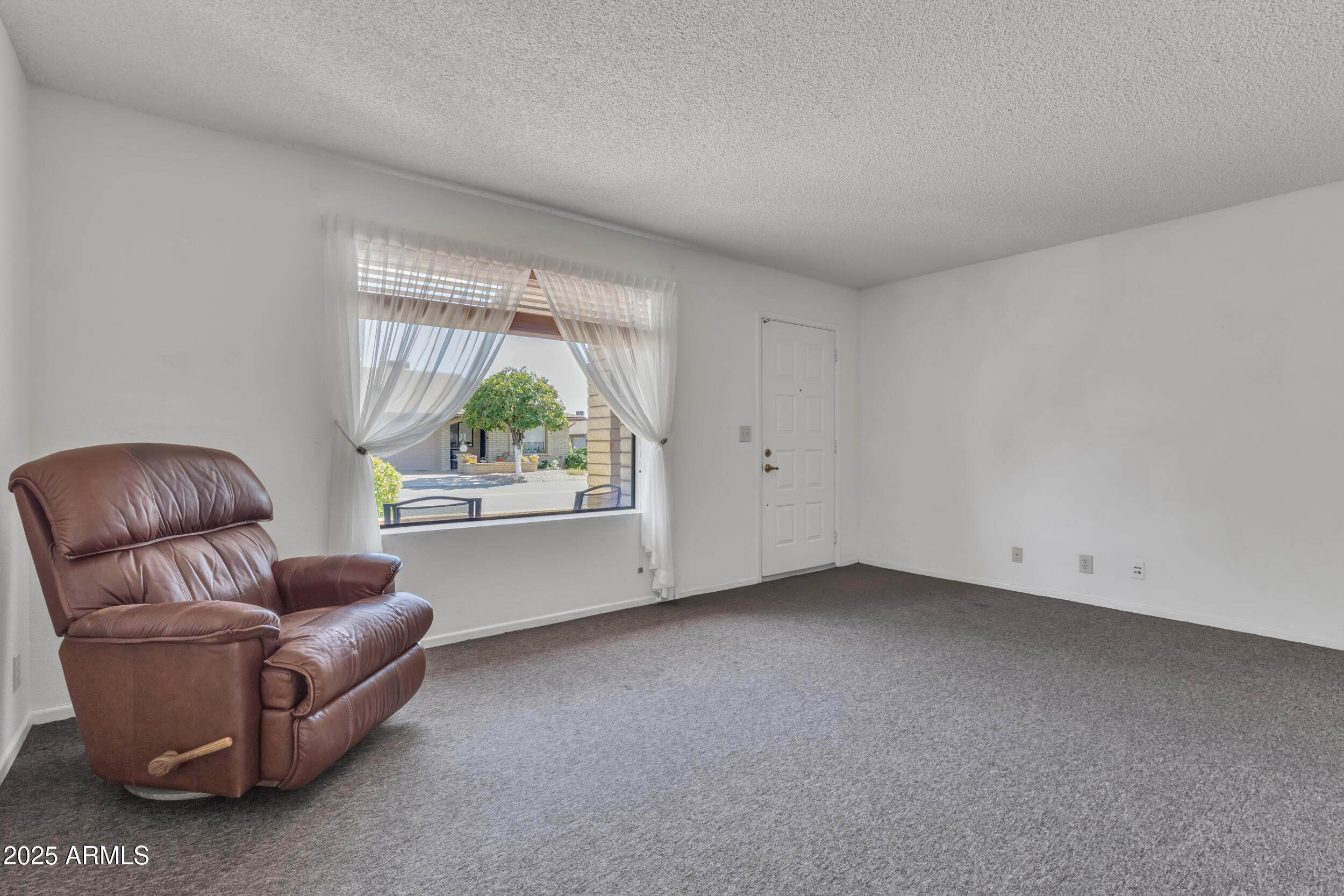520 South Greenfield Road, Unit 13 Mesa, AZ 85206 - Photo 6 of 44 a living room with furniture and a window