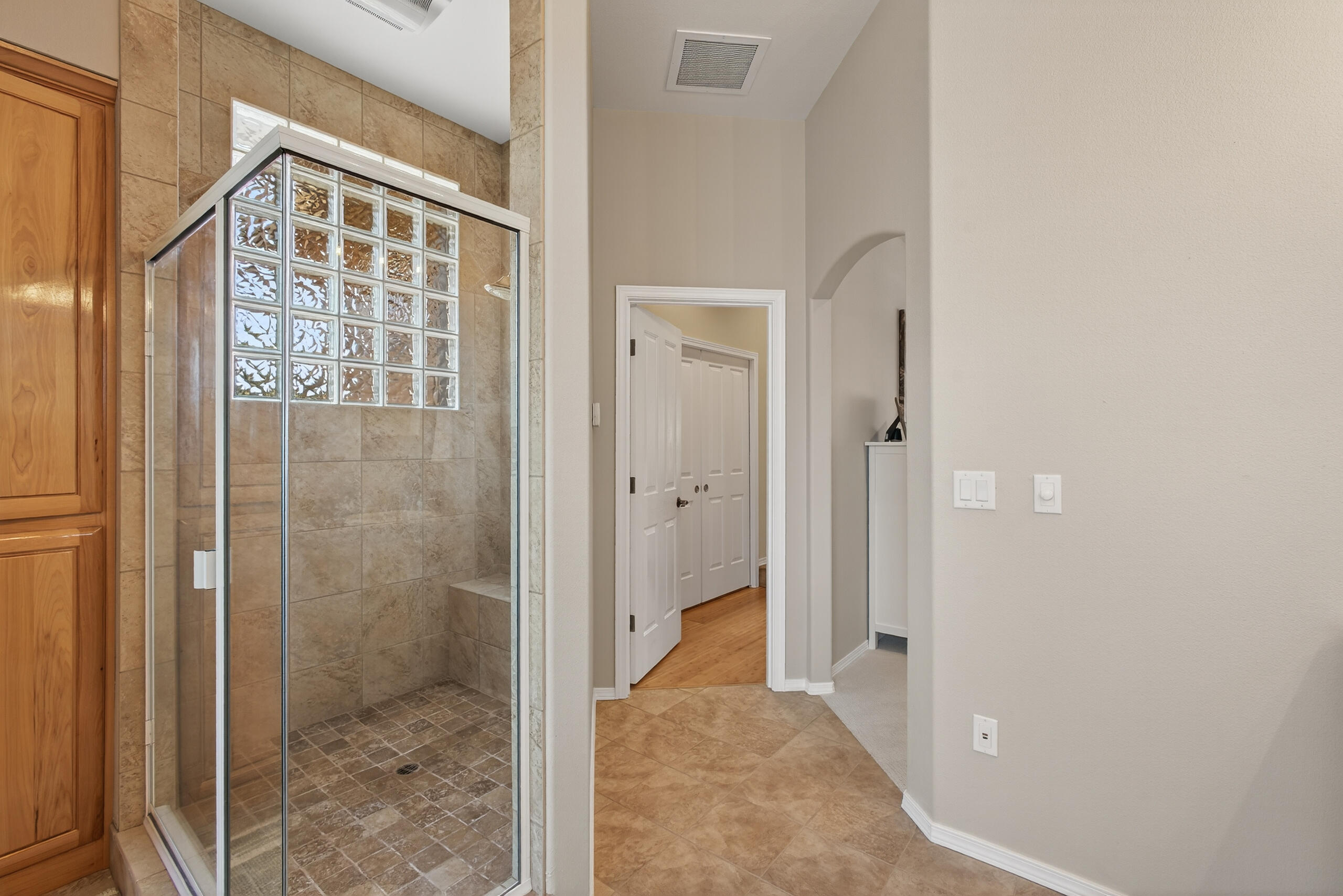 1887 Turnstone Road Redmond, OR 97756 - Photo 27 of 69 Primary Bath