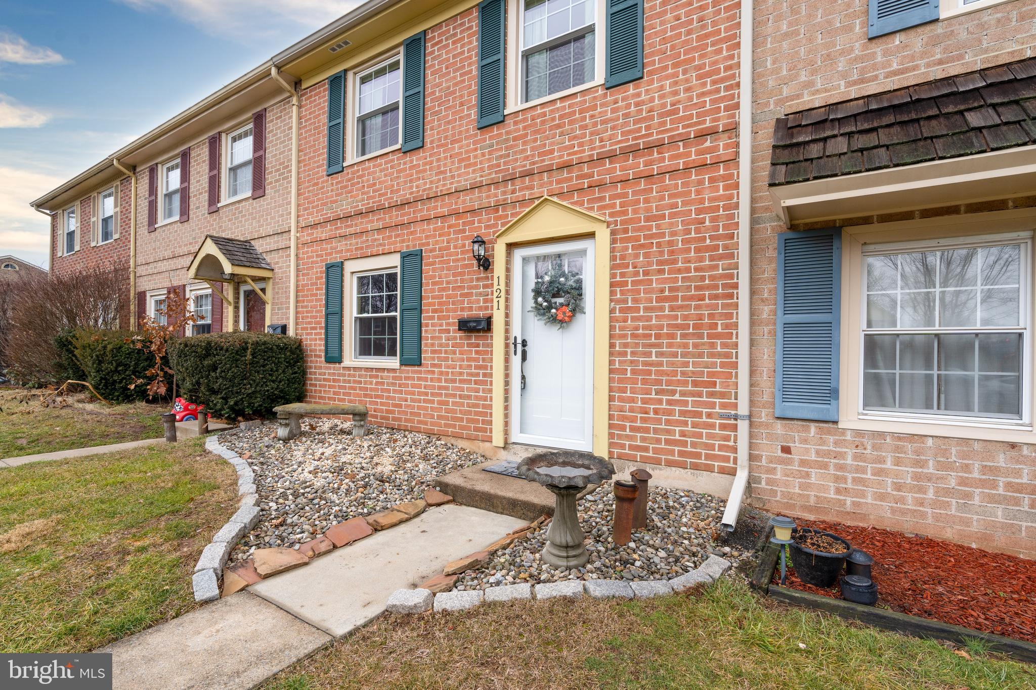 121 Stonegate Road Quakertown, PA 18951 - Photo 2 of 26 Gallery Image 2