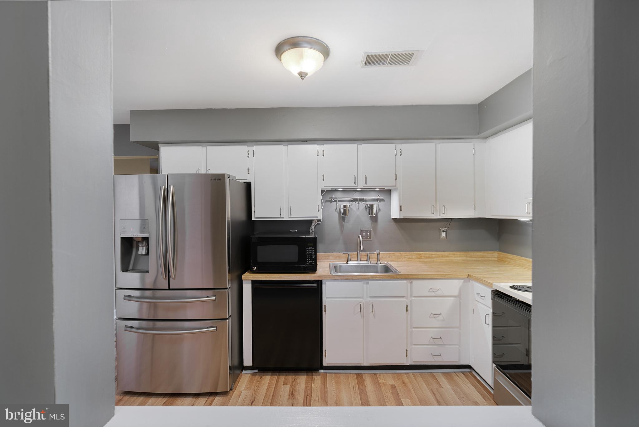 121 Stonegate Road Quakertown, PA 18951 - Photo 12 of 26 Kitchen from Dining Area cut out with shelf