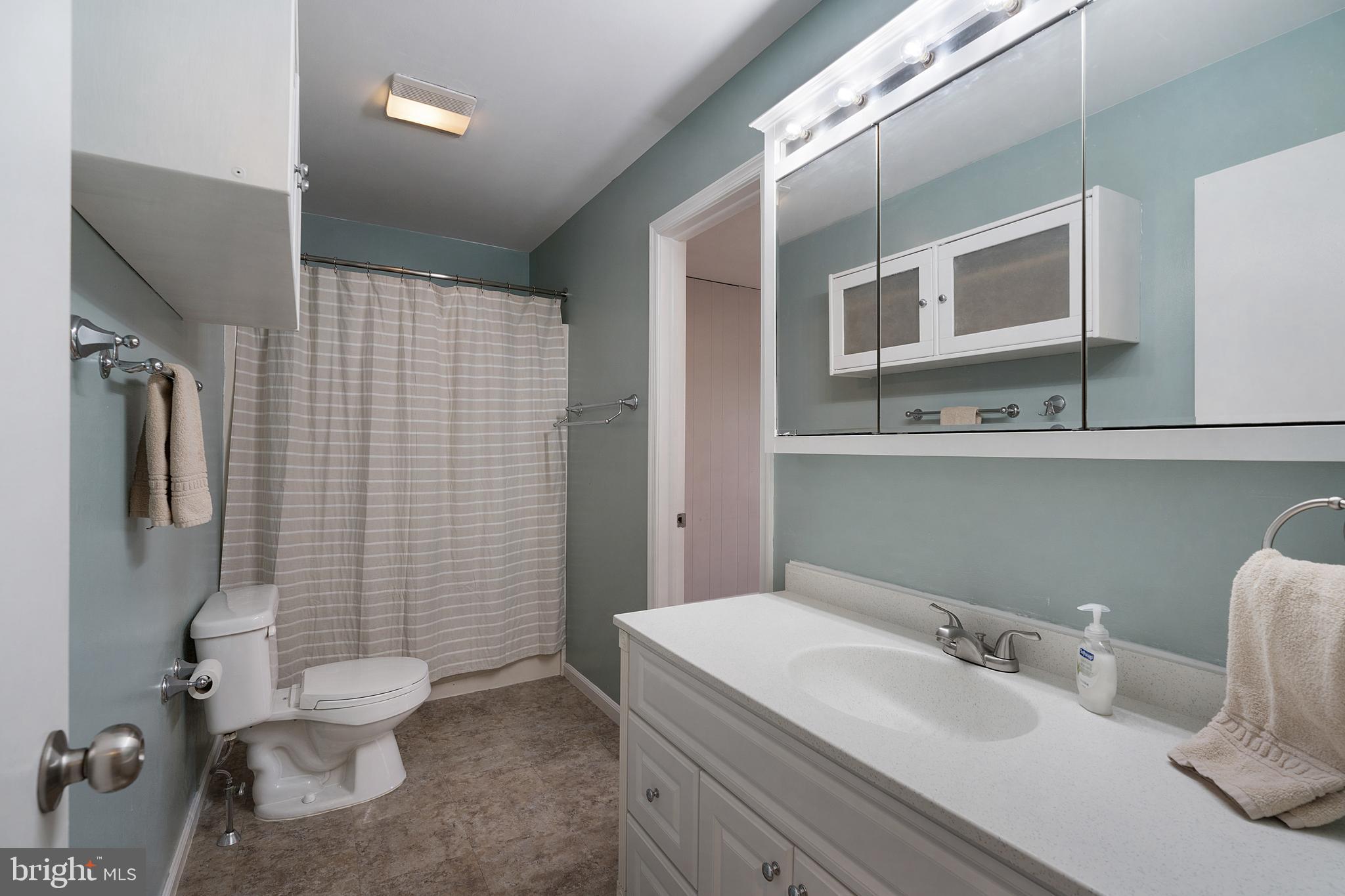 121 Stonegate Road Quakertown, PA 18951 - Photo 21 of 26 Main Bath