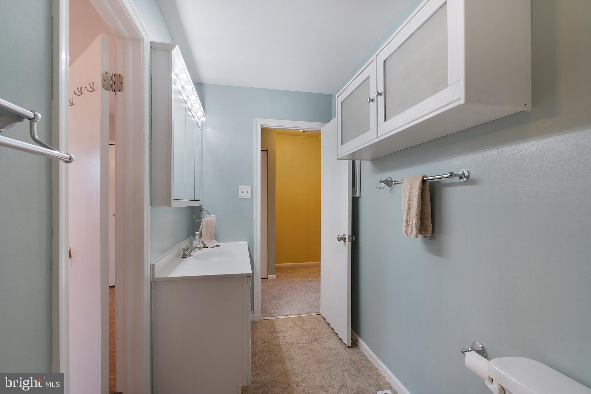 121 Stonegate Road Quakertown, PA 18951 - Photo 22 of 26 Main Bath