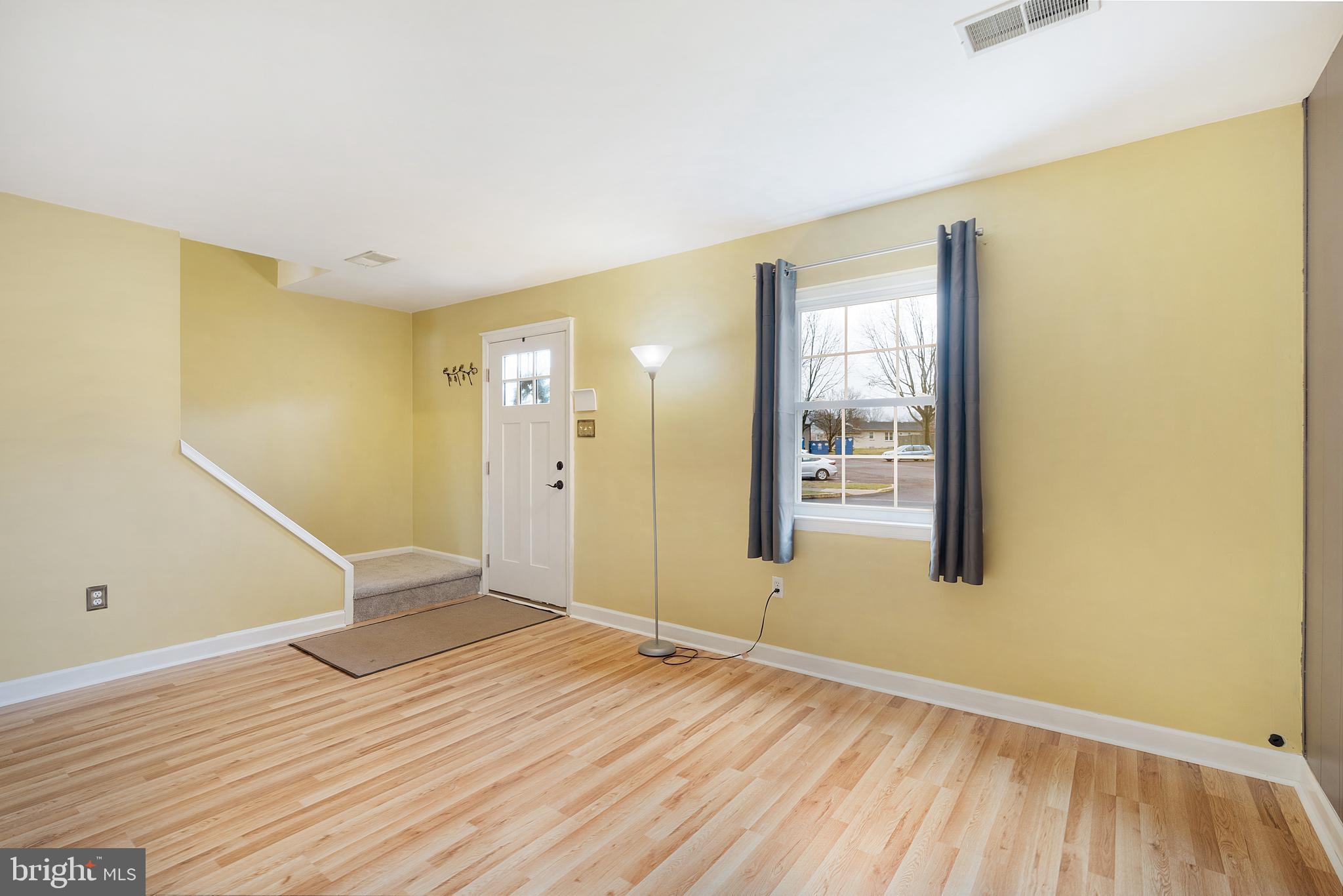 121 Stonegate Road Quakertown, PA 18951 - Photo 8 of 26 Living Room