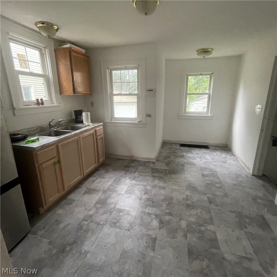 3337 Sylvanhurst Road Cleveland Heights, OH 44112 - Photo 9 of 13 Eat-in Kitchen