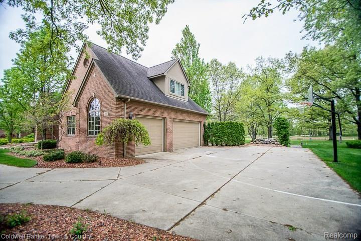 592 Inverness Highland, MI 48357 - Photo 34 of 34 004.jpg