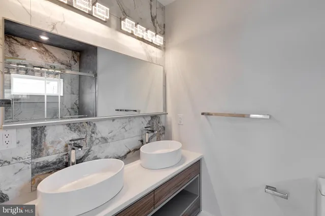 $2,100 | 1601 South 22nd Street, Unit 2, Philadelphia, PA 19145