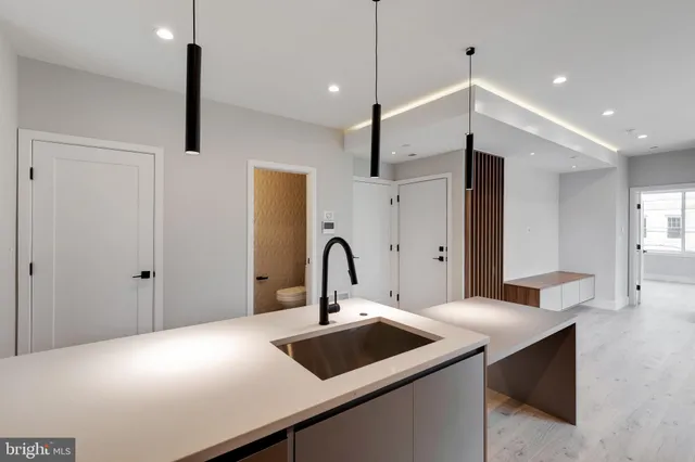 $2,100 | 1601 South 22nd Street, Unit 2, Philadelphia, PA 19145