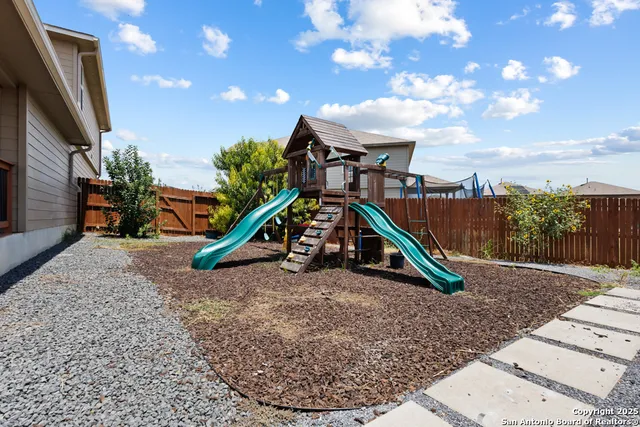 a black and white photo of a living room