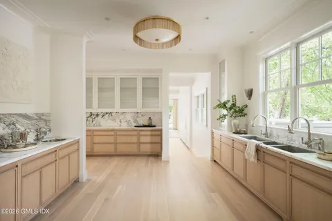 $6,850,000 | 60 Benjamin Street, Old Greenwich, CT 06870