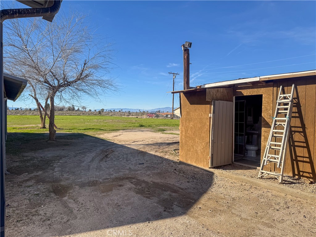 44665 95th Street East Lancaster, CA 93535 - Photo 28 of 34 a view of a house with a ocean view