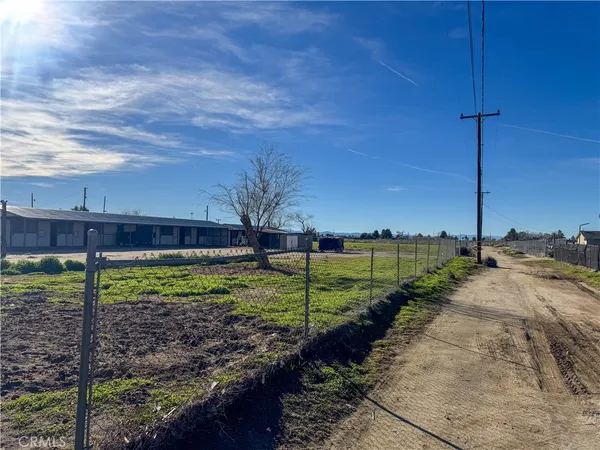 $2,500 | 44665 95th Street East, Lancaster, CA 93535
