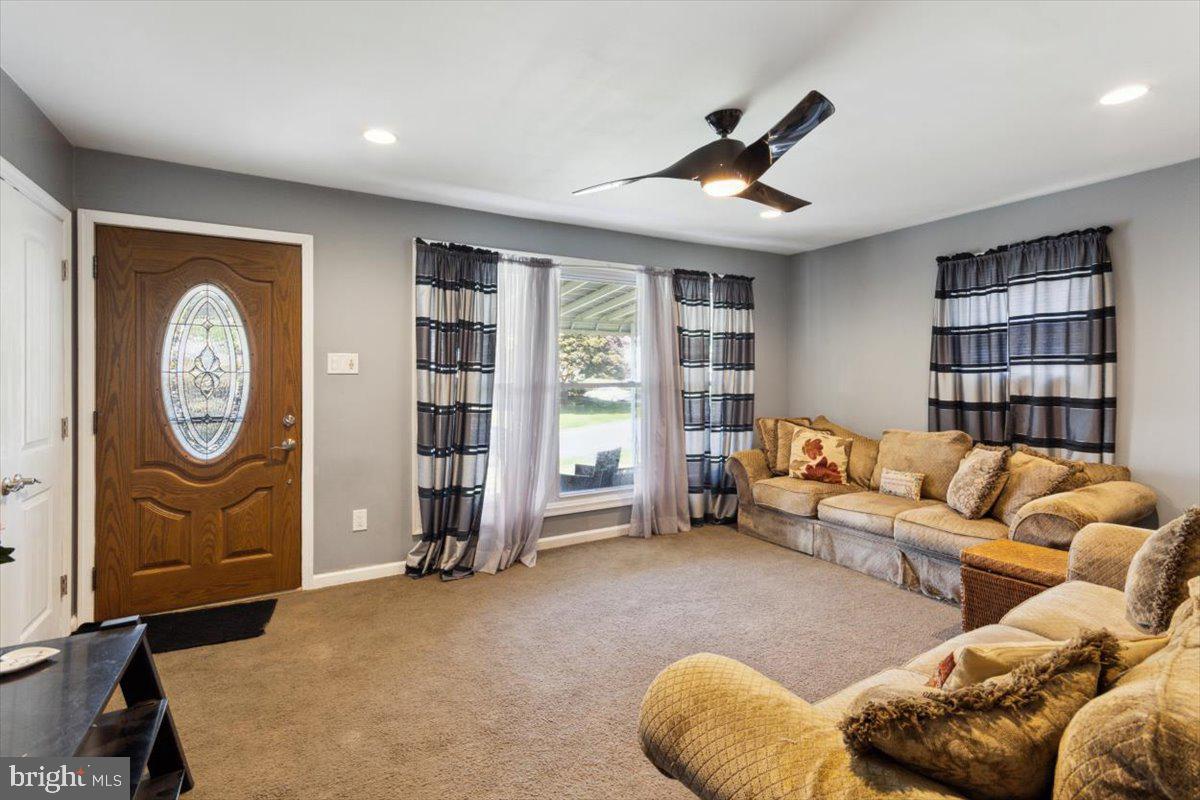 2235 East Helms Manor Boothwyn, PA 19061 - Photo 3 of 25