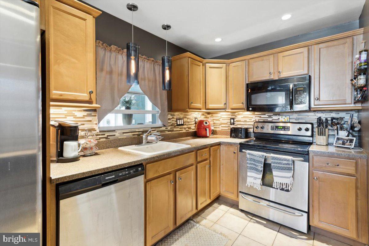 2235 East Helms Manor Boothwyn, PA 19061 - Photo 7 of 25
