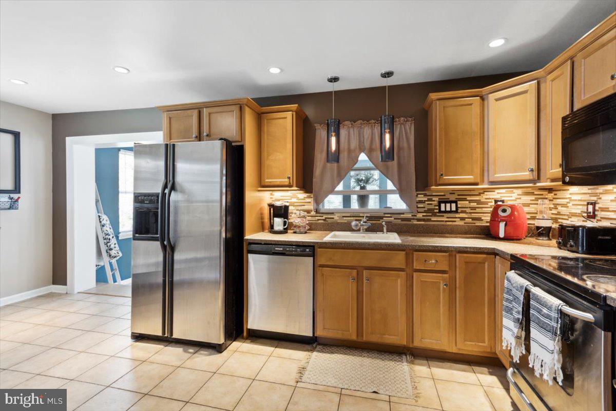 2235 East Helms Manor Boothwyn, PA 19061 - Photo 8 of 25