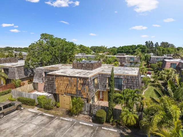 $250,000 | 350 East Waverly Place, Unit 5C, Vero Beach, FL 32960