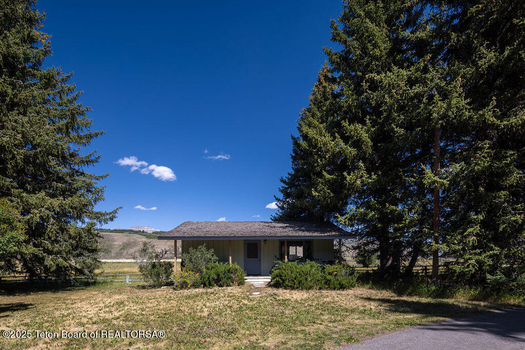 1000 North Spring Gulch Road Jackson, WY 83001 - Photo 6 of 24 Guest House Exterior
