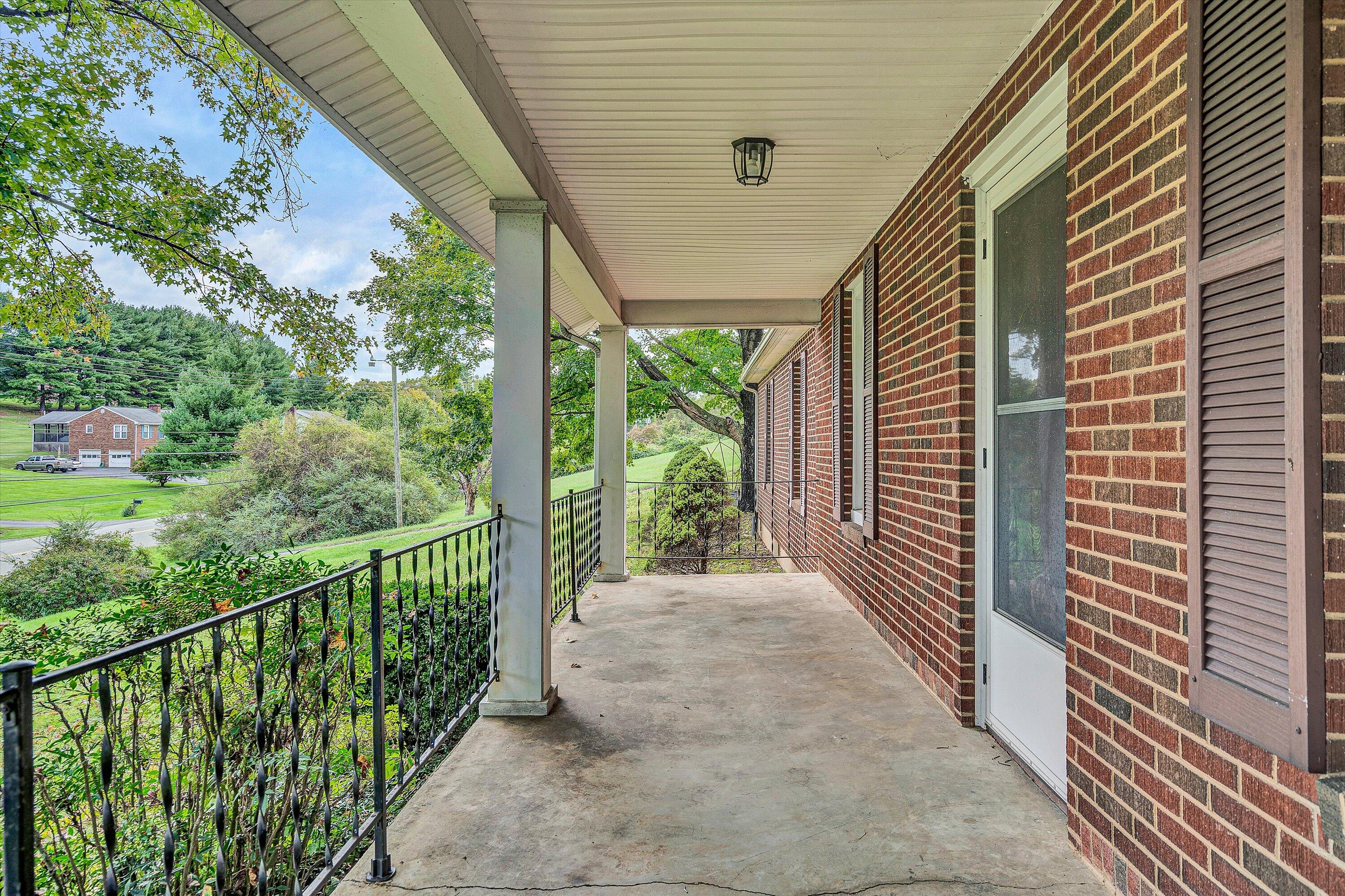 4452 Bonsack Road Northeast Roanoke, VA 24012 - Photo 3 of 32 03-DSC05623