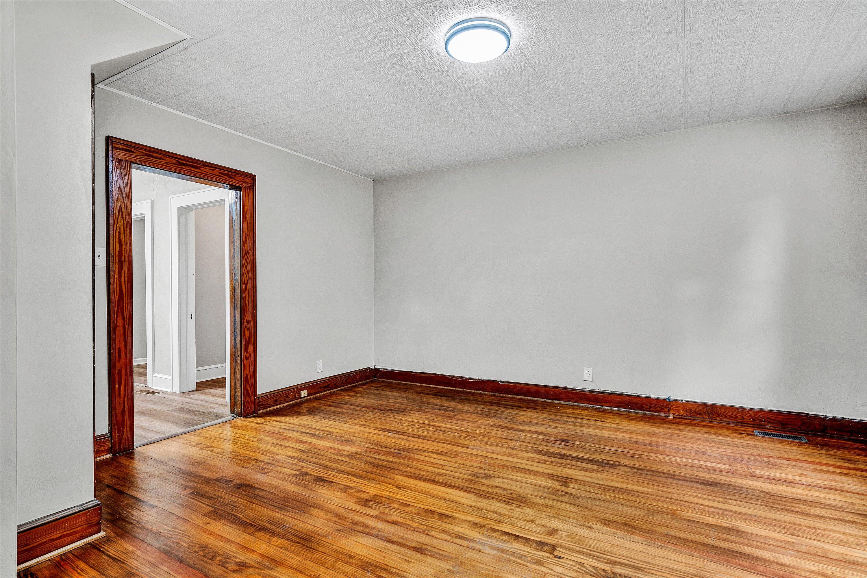 4452 Bonsack Road Northeast Roanoke, VA 24012 - Photo 6 of 32 06-DSC05650