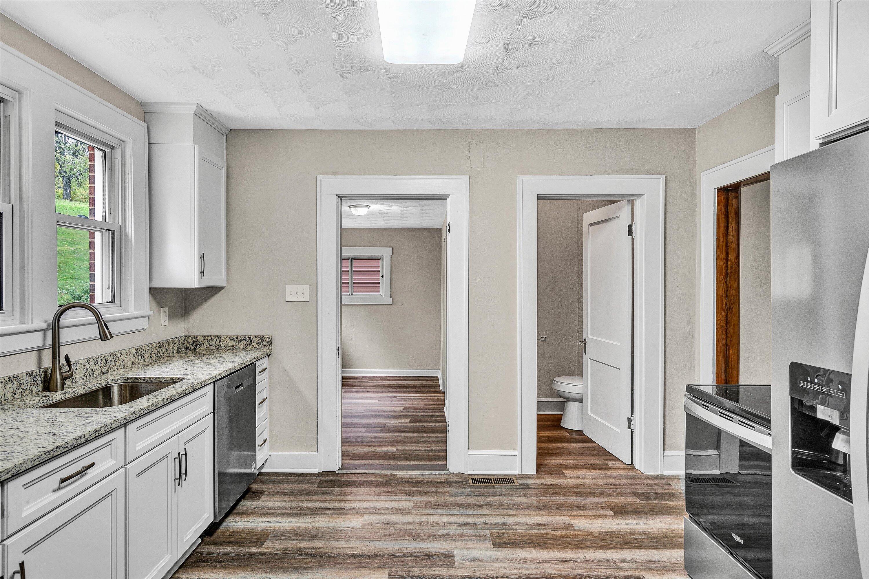 4452 Bonsack Road Northeast Roanoke, VA 24012 - Photo 8 of 32 08-DSC05656