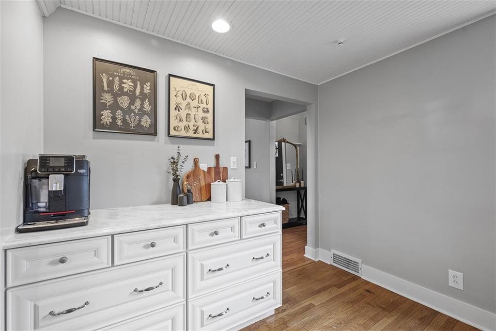 635 Rock Springs Road Pittsburgh, PA 15228 - Photo 20 of 45 Gallery Image 20