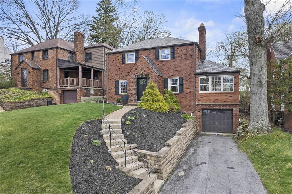 635 Rock Springs Road Pittsburgh, PA 15228 - Photo 3 of 45 Gallery Image 3