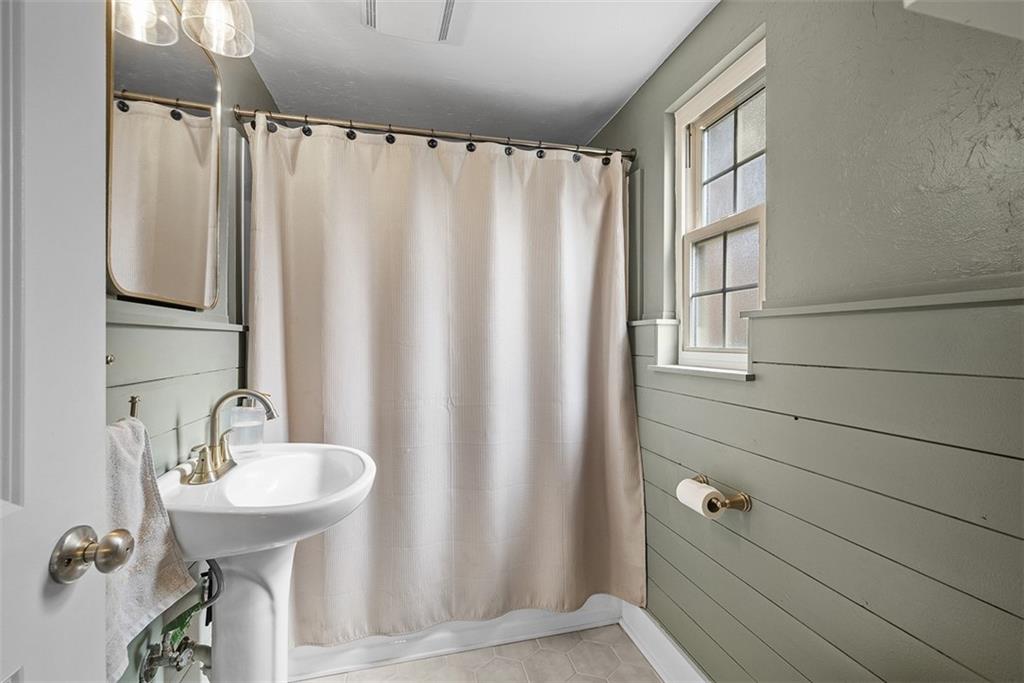 635 Rock Springs Road Pittsburgh, PA 15228 - Photo 34 of 45 Gallery Image 34
