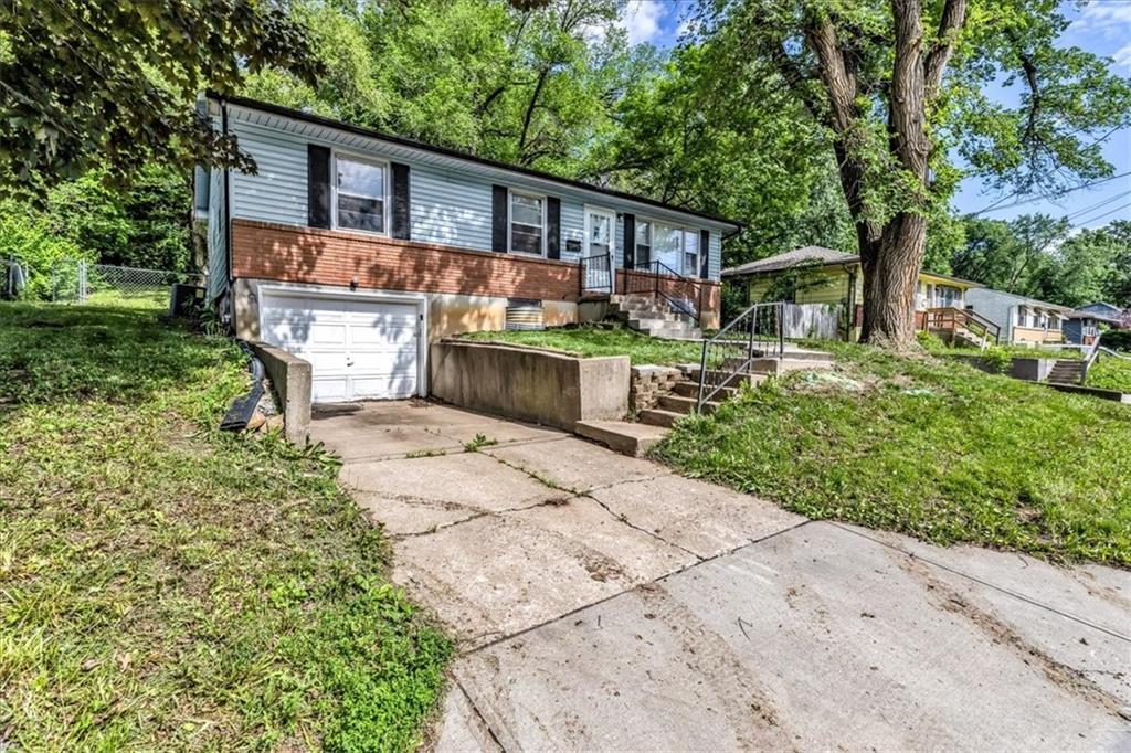 425 Maple Street Liberty, MO 64068 - Photo 2 of 14