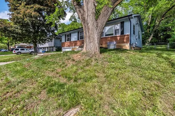$206,000 | 425 Maple Street, Liberty, MO 64068