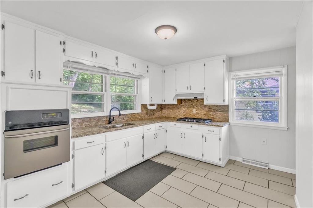 425 Maple Street Liberty, MO 64068 - Photo 9 of 14