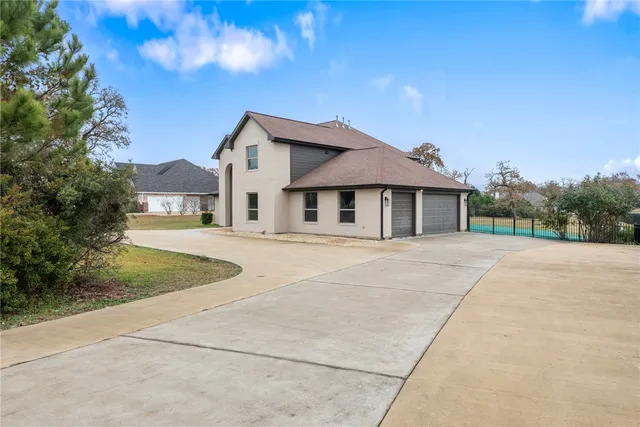 $911,500 | 10024 Lancaster Drive, Iola, TX 77861