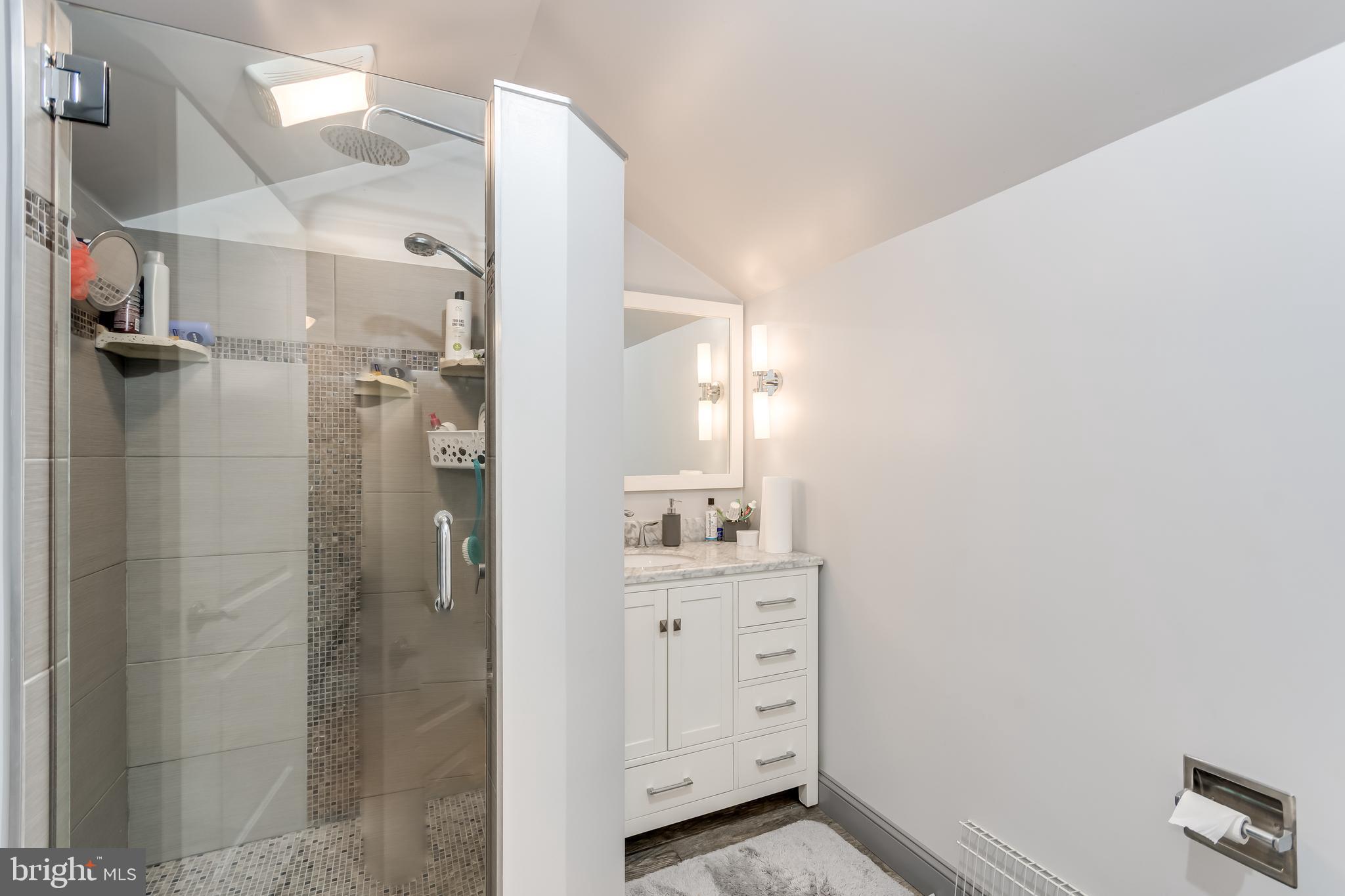 207 South Hook Road Pennsville, NJ 08070 - Photo 18 of 21 Amazing full bath with cathedral ceiling