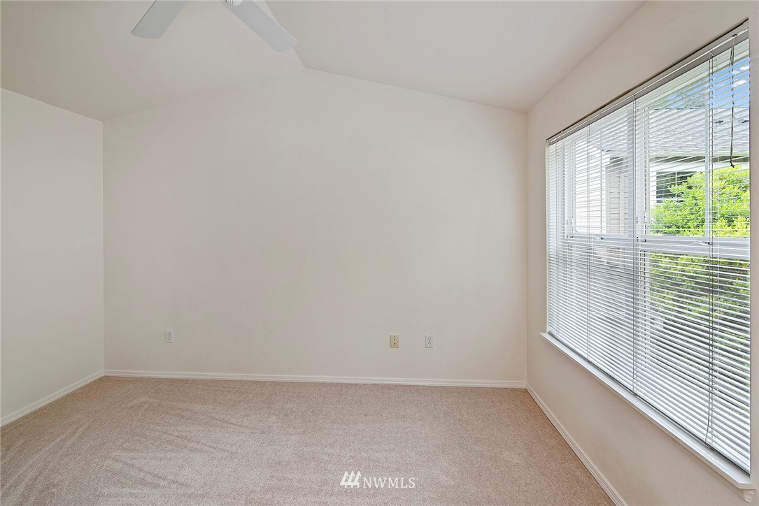 1240 Weaver Road Northwest, Unit B2 Bainbridge Island, WA 98110 - Photo 14 of 31 Gallery Image 14