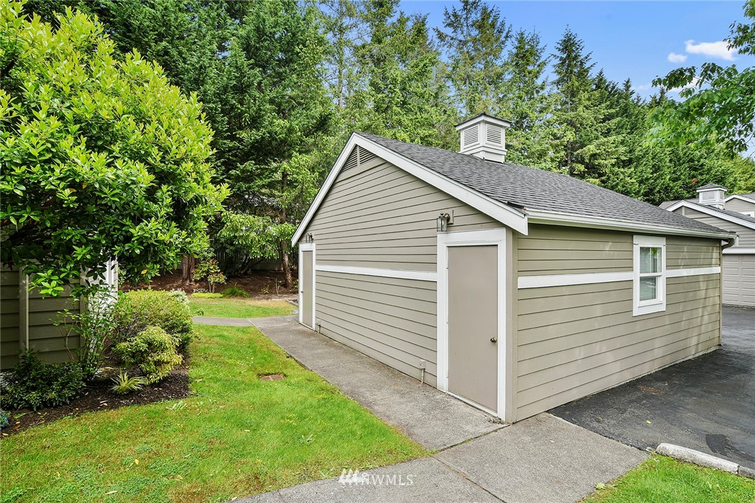 1240 Weaver Road Northwest, Unit B2 Bainbridge Island, WA 98110 - Photo 22 of 31 Gallery Image 22