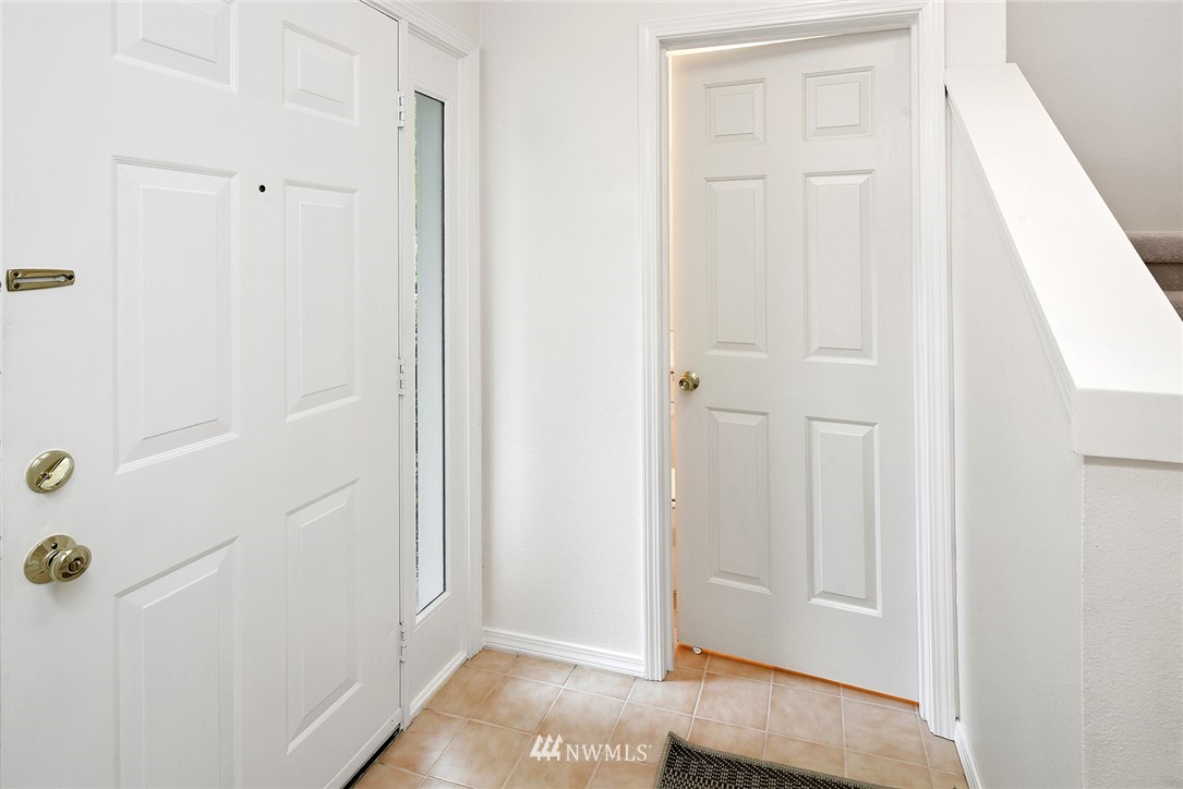 1240 Weaver Road Northwest, Unit B2 Bainbridge Island, WA 98110 - Photo 4 of 31 Gallery Image 4