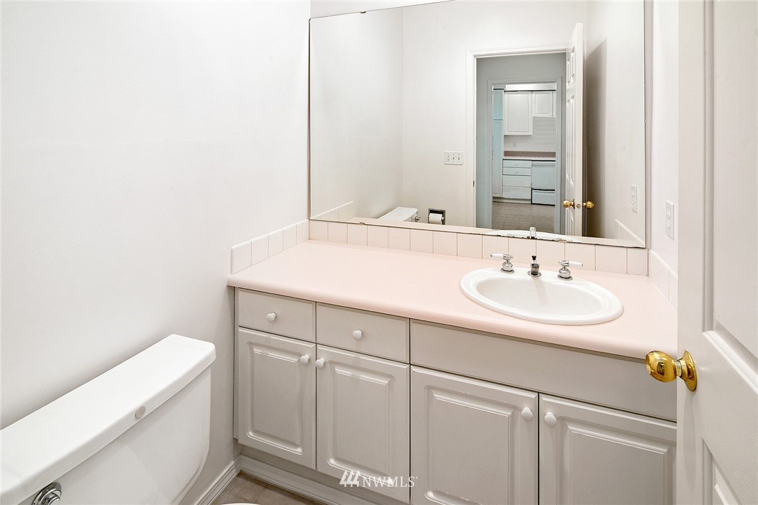 1240 Weaver Road Northwest, Unit B2 Bainbridge Island, WA 98110 - Photo 5 of 31 Gallery Image 5