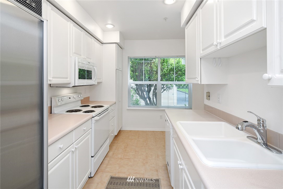 1240 Weaver Road Northwest, Unit B2 Bainbridge Island, WA 98110 - Photo 7 of 31 Gallery Image 7