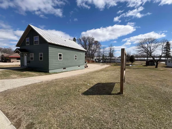 $220,000 | 576 Brazeau Avenue, Oconto, WI 54153